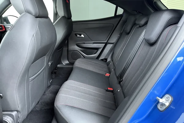 Opel Mokka (2022) — foto 19 van 20