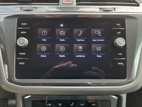 VOLKSWAGEN Tiguan (2021) — foto 4 van 22