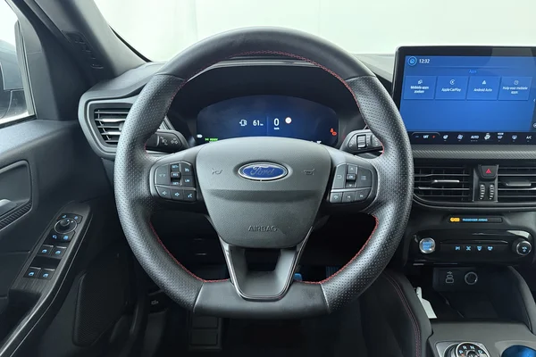 Ford Kuga FHEV (2025) — foto 2 van 24