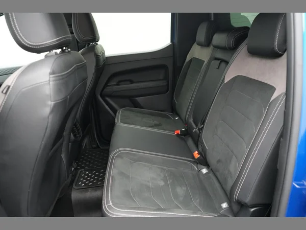 VOLKSWAGEN Amarok Double Cab Dsl (2025) — foto 3 van 21