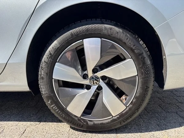 VOLKSWAGEN Passat SW (2025) — foto 17 van 25