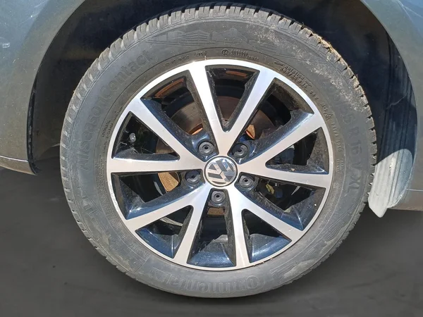 Volkswagen Touran (2012) — foto 13 van 16