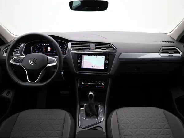 VOLKSWAGEN Tiguan (2023) — foto 19 van 20