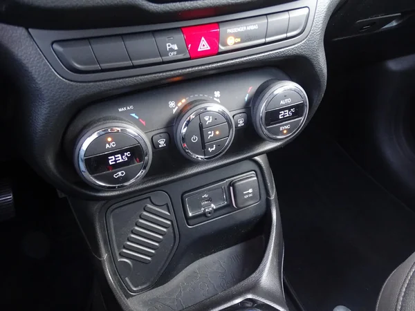 Jeep Renegade (2018) — foto 13 van 27