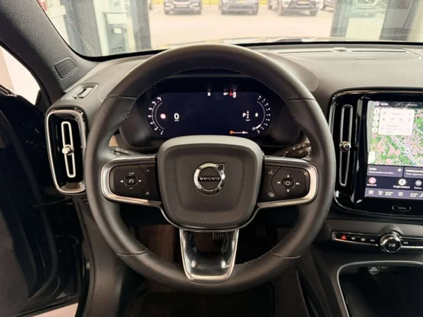Volvo XC40 (2025) — foto 3 van 22