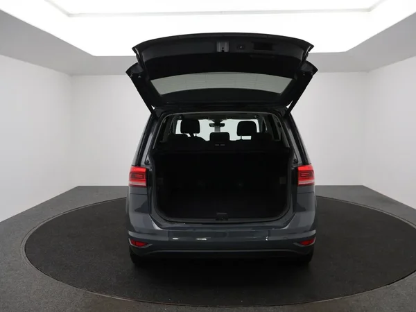 Volkswagen Touran (2021) — foto 21 van 30