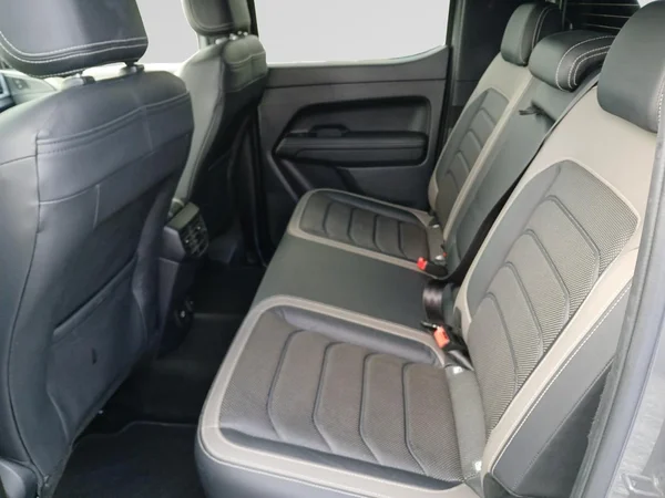 VOLKSWAGEN Amarok Double Cab Dsl (2023) — foto 5 van 18