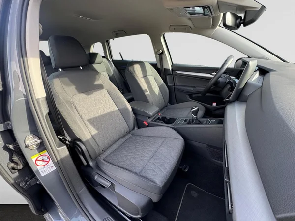 VOLKSWAGEN Golf VIII SW (2024) — foto 14 van 19