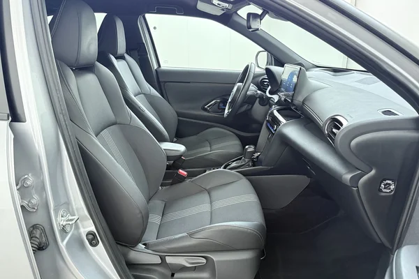 Toyota Yaris Cross Hybrid (HEV) (2022) — foto 17 van 19