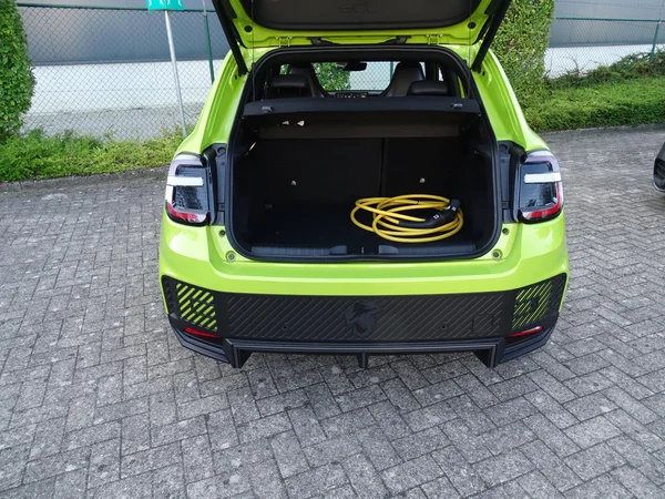Abarth 600e (2025) — foto 14 van 32