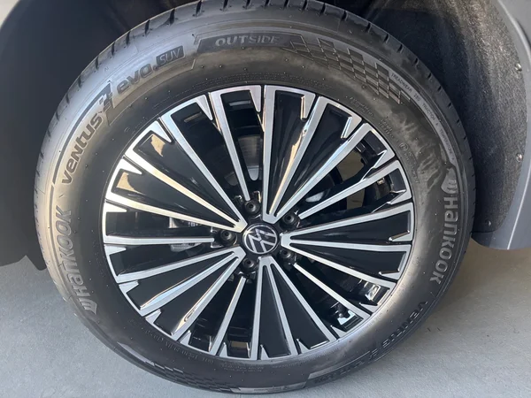 VOLKSWAGEN Tiguan (2026) — foto 5 van 6
