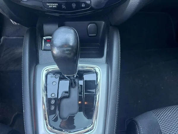 Nissan QASHQAI (2016) — foto 7 van 17
