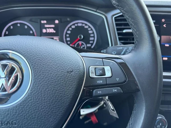 VOLKSWAGEN T-Roc (2019) — foto 10 van 30
