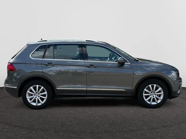 VOLKSWAGEN Tiguan (2019) — foto 19 van 22
