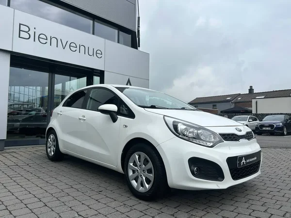 Kia Rio (2013) — foto 12 van 18