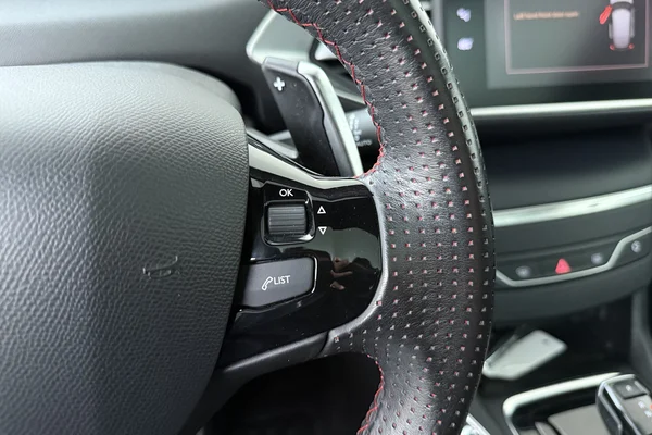 Peugeot 308 (2019) — foto 7 van 26