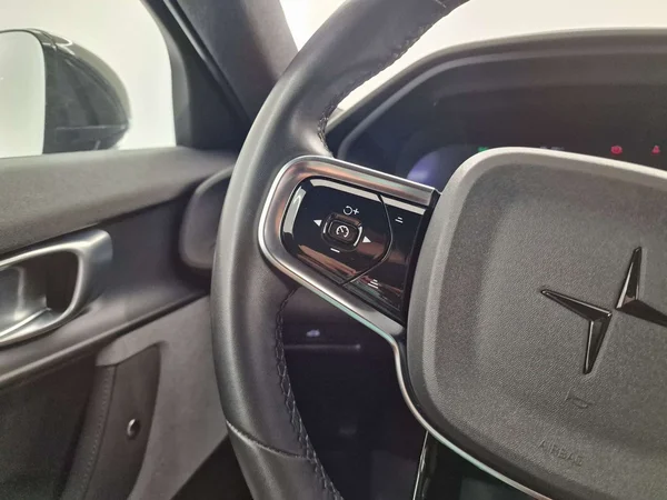 Polestar 2 (2023) — foto 6 van 17