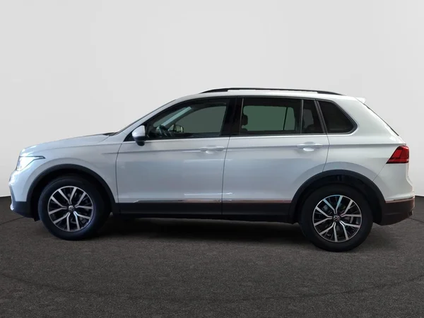 VOLKSWAGEN Tiguan (2022) — foto 12 van 22