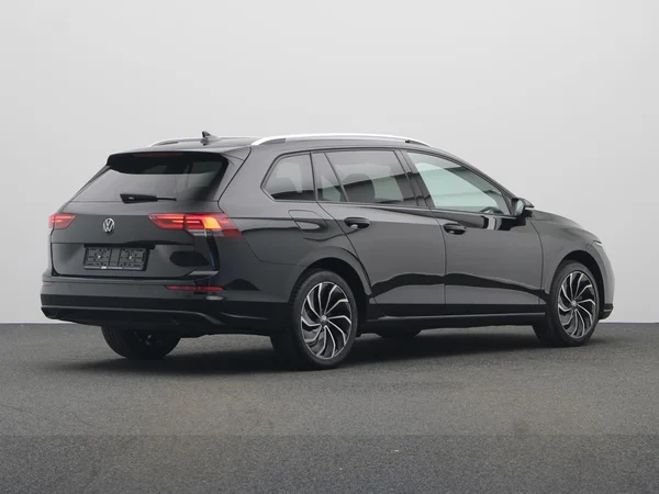 VOLKSWAGEN Golf VIII SW (2024) — foto 12 van 23