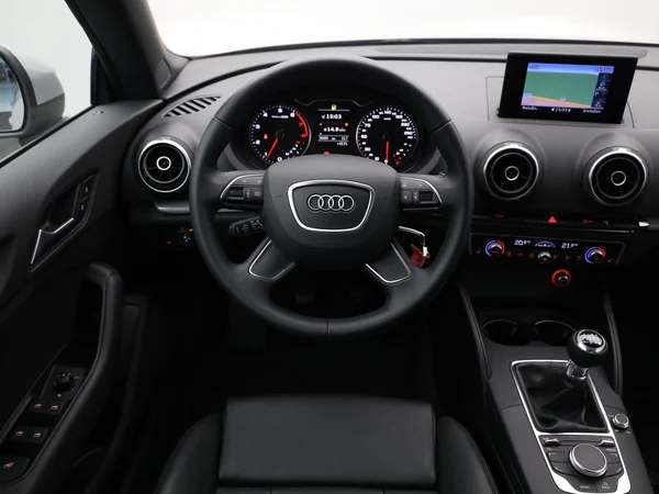 AUDI A3 Cabriolet (2015) — foto 4 van 21