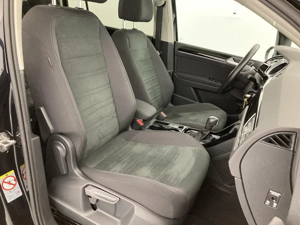 VOLKSWAGEN Touran (2020) — foto 20 van 31