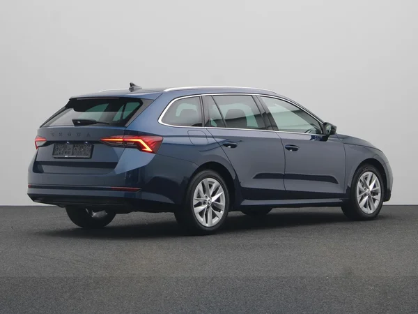 SKODA Octavia Combi (2021) — foto 12 van 21