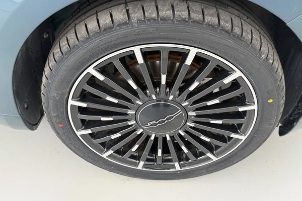 Fiat E-500C (2021) — foto 26 van 49