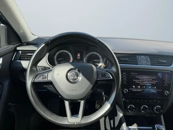SKODA Octavia (2017) — foto 2 van 22