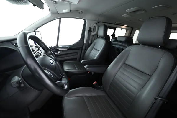 Ford Tourneo Custom (2020) — foto 14 van 15