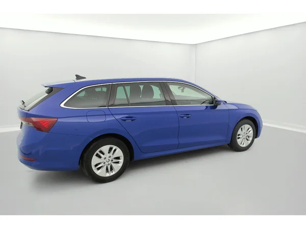 SKODA Octavia Combi (2022) — foto 2 van 35