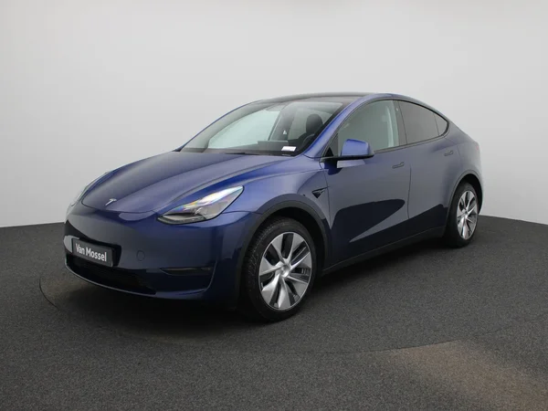Tesla Model Y (2023) — foto 12 van 52