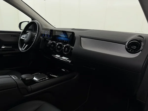 MERCEDES B 180 (2020) — foto 3 van 25