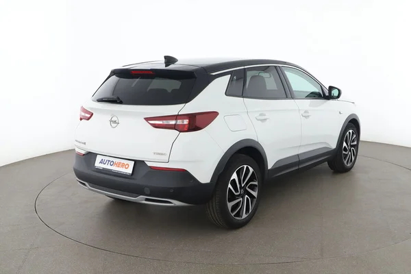 Opel Grandland X (2019) — foto 12 van 16