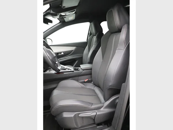 PEUGEOT 5008 (2023) — foto 9 van 26