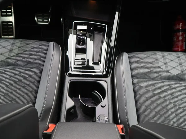 Volkswagen Golf (2024) — foto 8 van 27