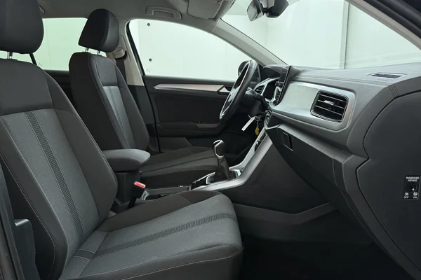Volkswagen T-Roc (2023) — foto 17 van 19