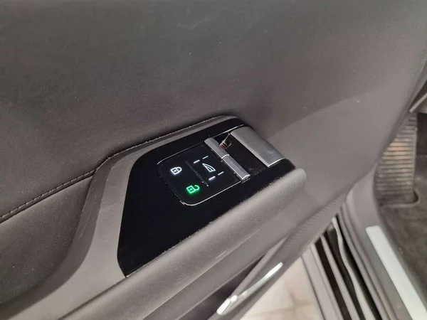 Volvo EX90 (2025) — foto 6 van 17
