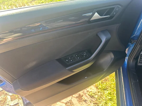 VOLKSWAGEN T-Roc (2020) — foto 7 van 24