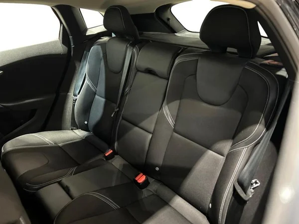 VOLVO V40 (2019) — foto 4 van 31