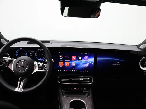 Mercedes-Benz GLB (2026) — foto 20 van 36