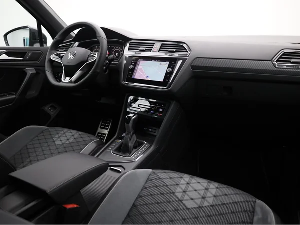 VOLKSWAGEN Tiguan (2022) — foto 17 van 23