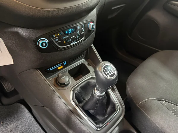 Ford Transit-Courier (2020) — foto 9 van 29