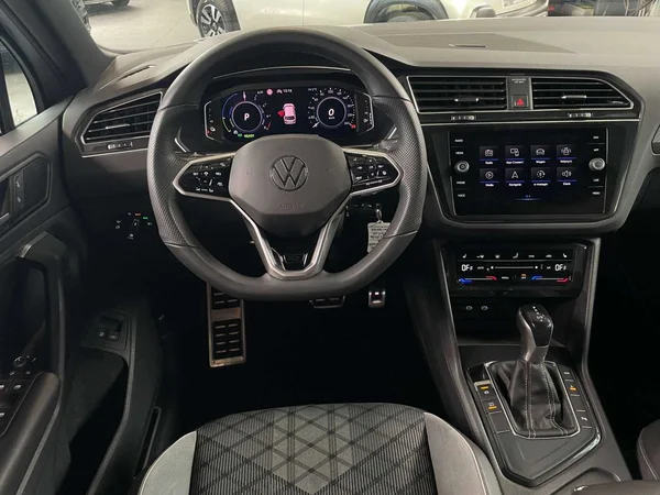 Volkswagen Tiguan (2021) — foto 4 van 21