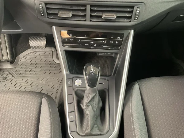 VOLKSWAGEN Taigo (2024) — foto 3 van 22