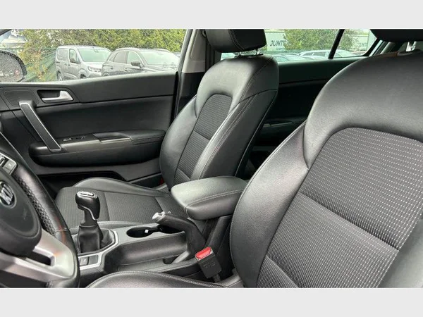 Kia SPORTAGE (2021) — foto 15 van 29