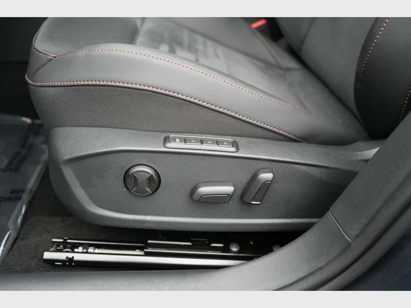 CUPRA Formentor e-Hybrid (PHEV) (2025) — foto 24 van 35