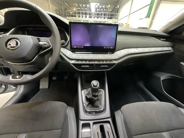 SKODA Octavia Combi (2026) — foto 3 van 24
