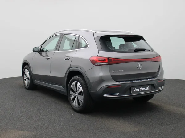 Mercedes-Benz EQA (2024) — foto 12 van 43