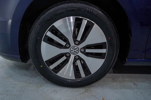 Volkswagen E-Golf (2019) — foto 2 van 75
