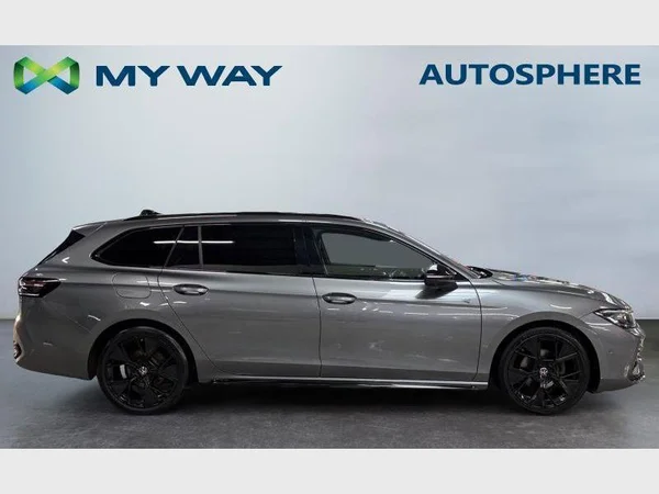 Volkswagen Passat Variant (2024) — foto 33 van 38